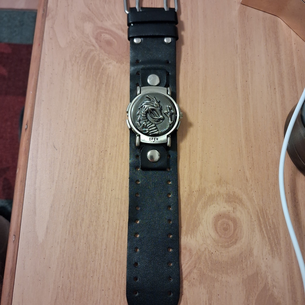 RARE 🐉 Independent Citizen Dragon Cuff Watch 🔗 Cyber Y2K